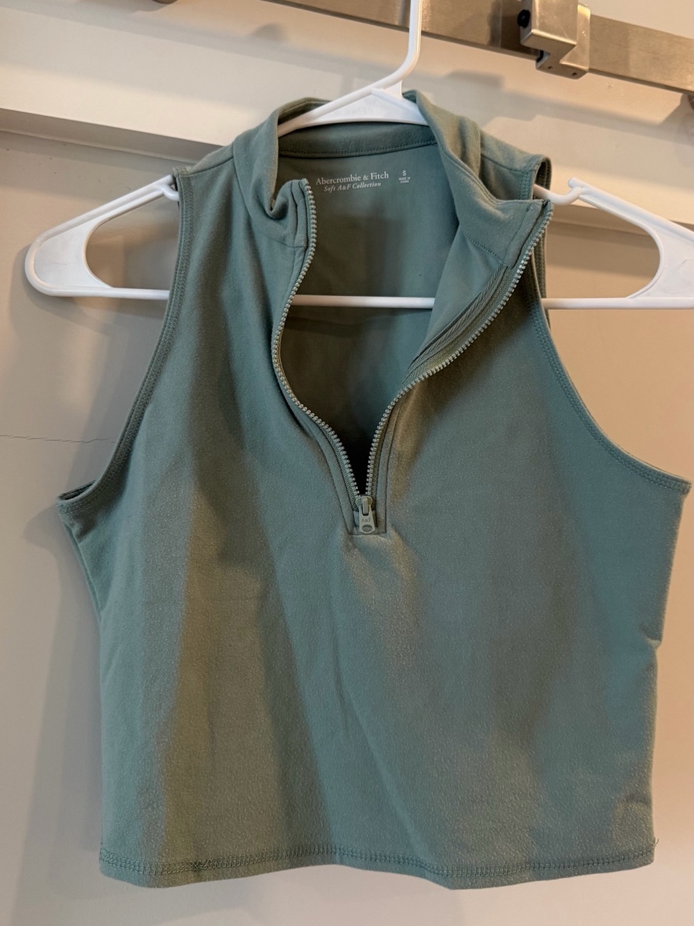 Abercrombie & Fitch Soft A&F Collection Green Half Zip Cropped Tank Top Size S